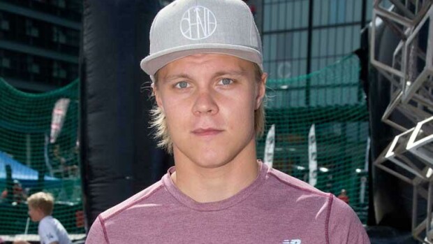 Mikael Granlund pysäköi öky-Mersunsa päin prinkkalaa Helsingissä: auto täynnä rytättyjä parkkisakkoja - kuva! Mikael Granlund