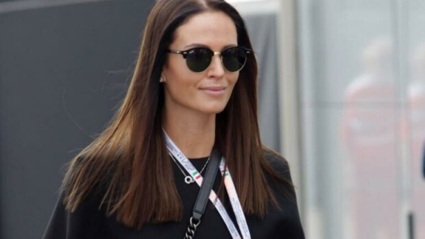 Jestas, mitkä sääret - Minttu Räikkösen juhlatyyli hurmasi Ferrarin synttäreillä! minttu räikkönen