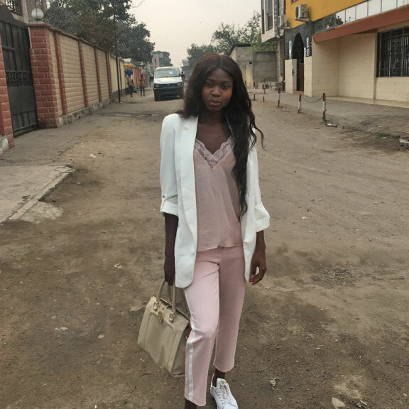 Missi Kelly Kalonji vieraili synnyinmaassaan Kongossa – paljonpuhuvat kuvat: Se oli tosi surullista! Kelly Kalonji vieraili synnynmaassaan Kongossa.