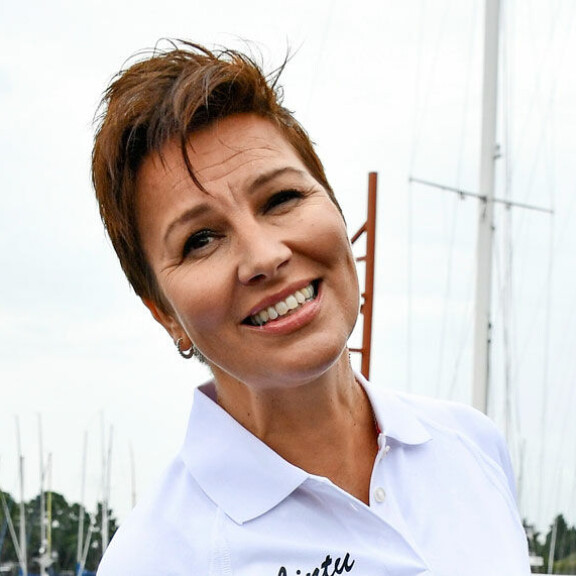 Atlantin yli -julkkisten tulot ja talot julki: Viivi Pumpanen elää köyhyysrajalla, Arja Korisevalla 440 000 euron varat! Arja Koriseva