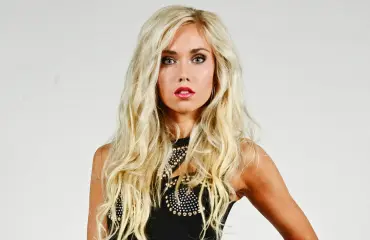 Miss Suomi -finalisti Roosa Bäck: Seurustelen kiekkoilijan kanssa!