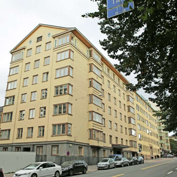 Hjallis Harkimo tienaa 10 kertaa enemmän kuin Joel Harkimo – poika asuu silti miljoonakodissa! Joel Harkimon koti