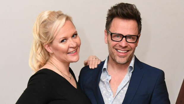 Kommentti: Missä asiantuntemus? Miss Suomi -tuomareina vain Sunneva Kantolan ystäviä - kauneusalan kompetenssi loistaa poissaolollaan! Sunneva Kantola ja Teuvo Loman