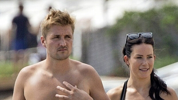 Yhteen palanneet Martina Aitolehti ja miljonääri-Stefan karkasivat ökylemmenlomalle – paparazzi iski! Martina ja Stefan