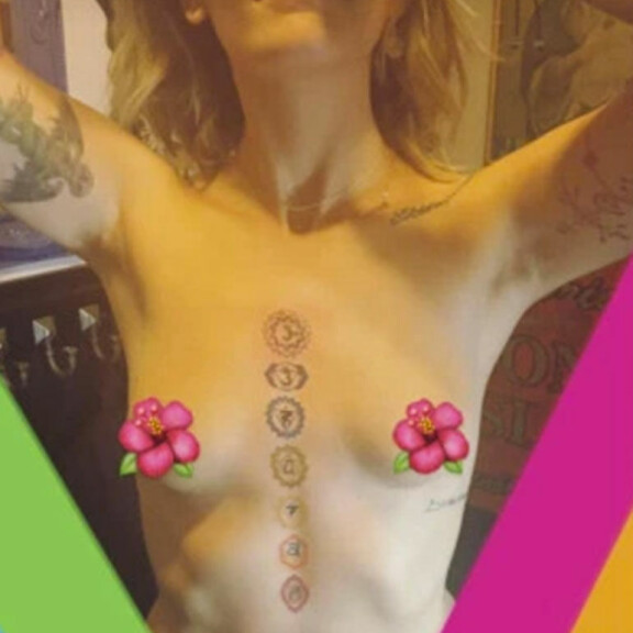 Oho, Paris Jackson, 19, esitteli tatuointejaan rinnat paljaana – kuvat! Paris Jackson