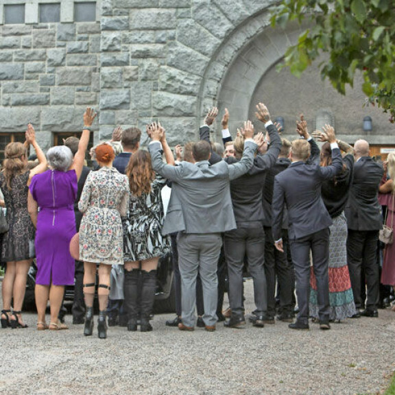 Elastinen sai Riina-kultansa: häissä järeät turvatoimet - kuva! Elastinen häät