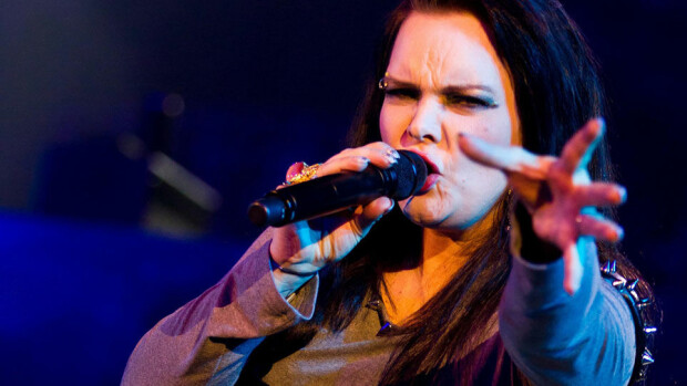 Anette Olzon teki paluun musiikkibisnekseen – tällainen on uusi metallikappale! Anette Olzon