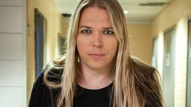Nyt iski väsy! Eicca Toppinen uinahti pizzeriaan – kuva! Eicca Toppinen uinahti ravintolassa.