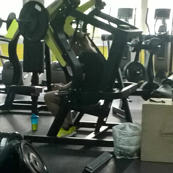 Sami Kuronen somettamassa salilla. Lukijan kuva. Sami Kuronen somettamassa salilla. Lukijan kuva.