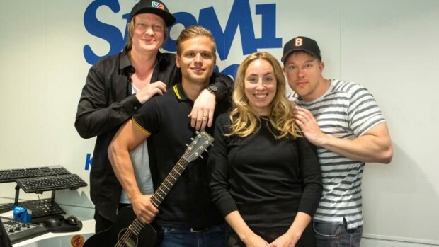 Aamulypsyn kuuntelija joutui poliisin pysäyttämiseksi ja puhallutukseen Jaajon juonnon takia: Oliko vähän noloa! Radio Suomipop