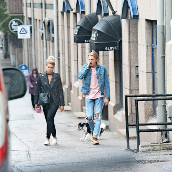 Bea ja Hugo olivat ymmärrettävästi väsyneitä juhlittuaan pilkkuun asti edellisenä iltana. bea toivonen