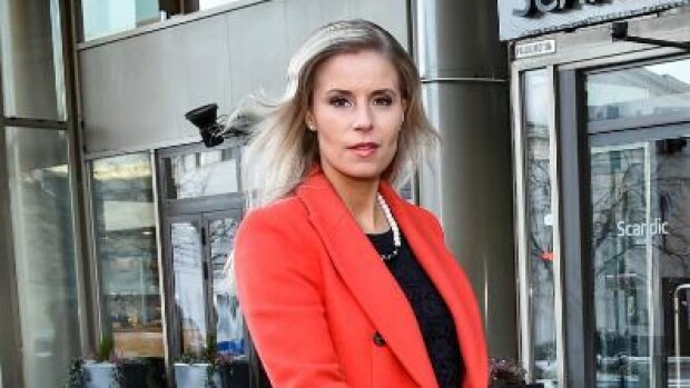 Booli teki tehtävänsä: Hanna Kärpänen sammui ravintolaan – kuva! Hanna Kärpänen edusti yksin.