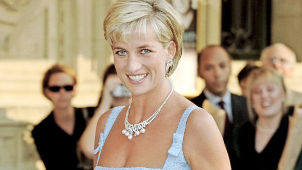 Prinsessa Dianan kuolemasta 20 vuotta: traaginen kohtalo puhuttaa yhä – Diana oli neitsytvaimo ja uhrilammas! Prinsessa Dianan kuolemasta 20 vuotta.