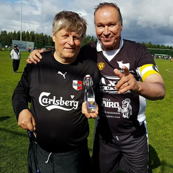 Rockfutiksen SM-kisoissa sählättiin: Tavastian pomoa Juhani Merimaata syytettiin munavarkaaksi – Ile Vainio otti vastuun! Juhani Merimaa ja Ilkka Vainio munaepisodissa.
