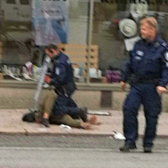 Ystävän kohupaljastukset Abderrahman Bouananesta: Tällainen on Turun puukottaja – häntä ei voi kutsua islamistiksi! Abderrahman Mechkah poliisien kiinniottamana.
