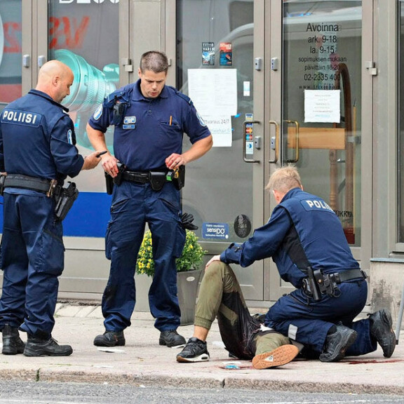 Ystävän kohupaljastukset Abderrahman Bouananesta: Tällainen on Turun puukottaja – häntä ei voi kutsua islamistiksi! Abderrahman Mechkah poliisien kiinniottamana.