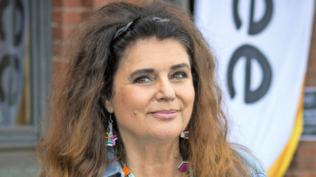 Riitta Väisäsellä edessä pitkä sairausloma: Polvet ja lonkka leikataan! Riitta Väisänen