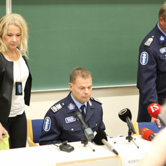 Tutkinnanjohtaja Crista Granroth, Keskusrikospoliisin päällikkö Robin Lardot ja apulaispäällikkö Kari Puolitaival turun puukotus