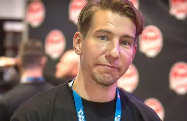 Nyt puhuu festareiden vip-telttaan sammahtanut Aku Hirviniemi: Oli hauska ilta sukulaisten kanssa! 