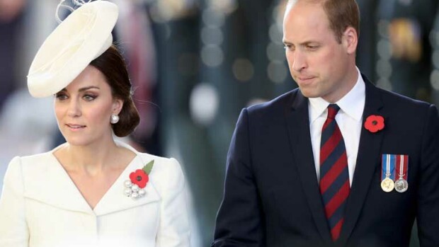 Prinssi William ja Catherine rikkovat toistuvasti hovin elintärkeää sääntöä - säännön rikkomisesta voi seurata järkyttävä katastrofi! William ja Catherine rikkovat hovin sääntöä.