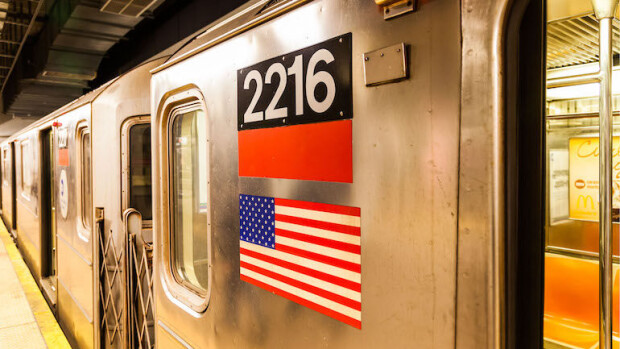 Tämä ei ole urbaanilegenda: New Yorkin metron vessoissa säilytetään ruumiita! New Yorkin metroja ei tunneta puhtaudestaan.