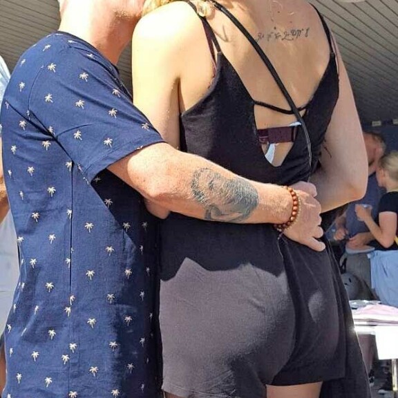 Räppäri Redraman uusi rakas on tyrmäävän kaunis nuori opiskelija – katso kuva! Redrama ja uusi naisystävä.