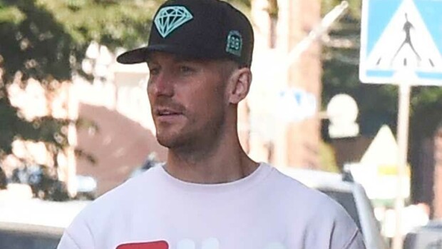 Tässä on Niko Nousiaisen kaunis lohduttajablondi: uppoutuivat toisiinsa Helsingissä – kuvat! Niko Nousiainen löysi uuden rakkaan.