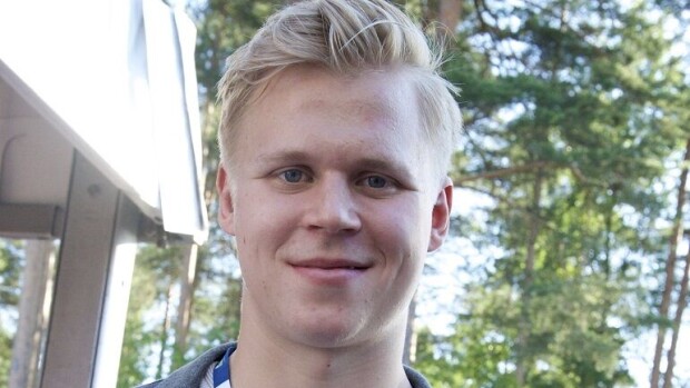 Jyväskylän kallein talo? NHL-mestari Olli Määttä osti mykistävän ökykodin, 328 neliön rantalukaali! Olli Määttä kävi talokaupoilla.