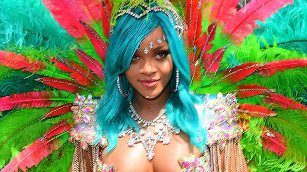 Rihanna rinnat tiskissä villeillä festivaaleilla - nämä kuvat on syytä nähdä, herranjestas! Rihanna