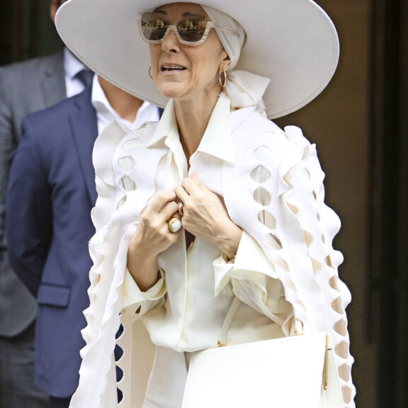 Ystävät pelkäävät pahinta: leskeksi jäänyt Céline Dion riutuu kuoliaaksi! Katso kuva! Céline näyttää 49 ikävuottaan vanhemmalta.