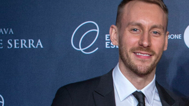 Tässä on Niko Nousiaisen uusi 34 neliön sinkkukämppä - kuva! Sijaitsee vain kortteleiden päässä vanhasta lemmenpesästä Niko Nousiainen poseeraa Seiskalle