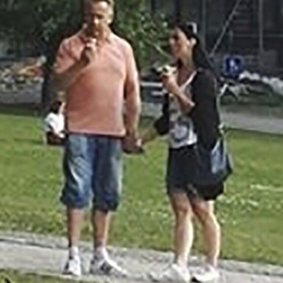 Olli Lindholm ja Eveliina-rakas herkuttelivat jätskillä – kuva! Olli ja Eveliina.