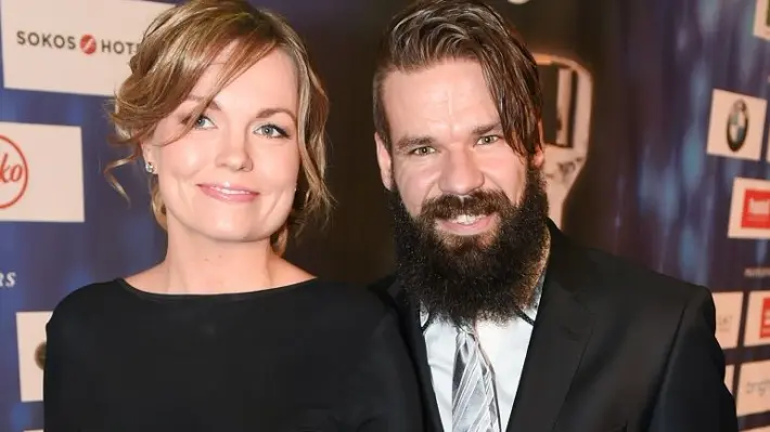 Sulkapallotähti Ville Lång naimisiin hulppeat linnahäät Virossa kuvat!