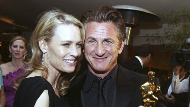 Ex-pari Sean Penn ja Robin Wright jatkuvasti yhdessä: pojan huumeongelma yhdisti! Sean Penn ja Robin Wright ovat kesän aikana liikkuneet julkisestikin yhdessä.
