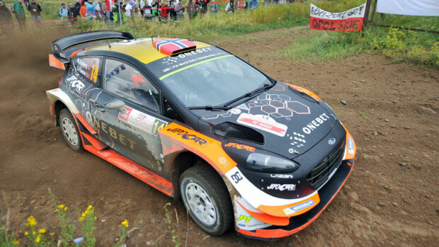 Suomalaisnaiset rinnat paljaina Jyväskylän MM-rallissa: kartturi julkaisi kuvat, joissa näkyy kaikki - katso! Mads Östberg, Jyväskylän MM-ralli