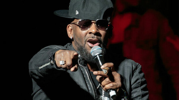 Laulajatähti R. Kellyä syytetään seksikultin pyörittämisestä – pitää naisia vankinaan ja kuvaa seksiaktit? R. Kelly