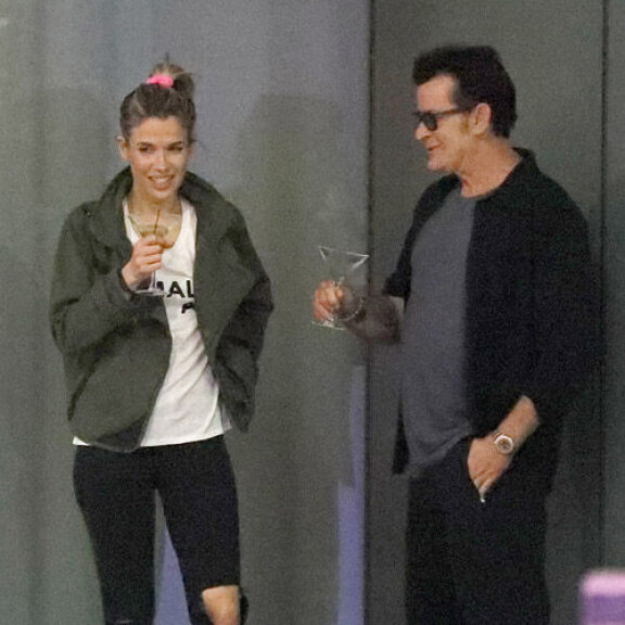 Charlie Sheenin selibaatti ohi - löysi 25 vuotta nuoremman rakkaan! Charlie Sheen löysi uuden kulla Julia Stamblerista.
