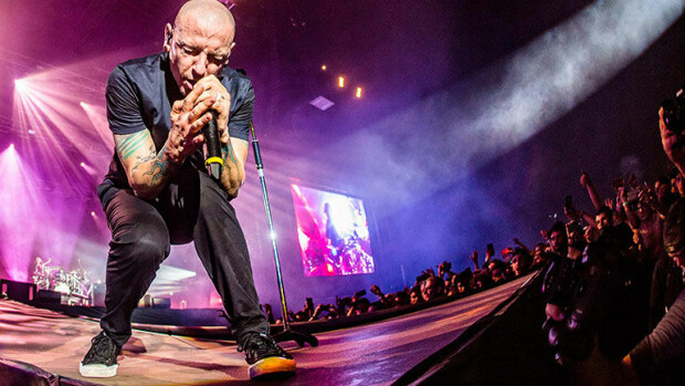 Dramaattinen hätäpuhelu julki – taloudenhoitaja löysi Linkin Park -laulajan kuolleena: ”Hän on kuollut, hän roikkuu” Chester Bennington konsertissa