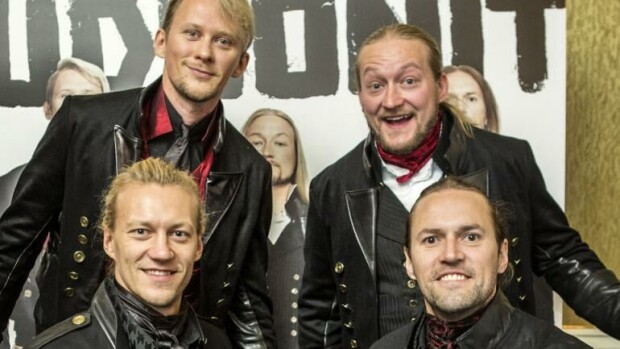 Duudsonit lomailevat rapakon toisella puolella - Jarppi julkaisi paidattoman kesäkuvan! Duudsonit poseeraavat Seiskalle