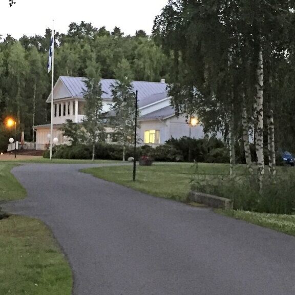 Bailausta aamuviiteen asti! Petteri Koposen häät äityivät yöllä villeiksi – paikalla tunnettuja esiintyjiä! Jatkopaikka.