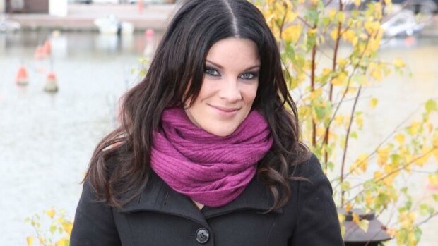Jymy-yllätys, Hanna Pakarinen naimisiin - juhli polttareitaan homobaarissa! Hanna Pakarinen poseeraa Seiskalle