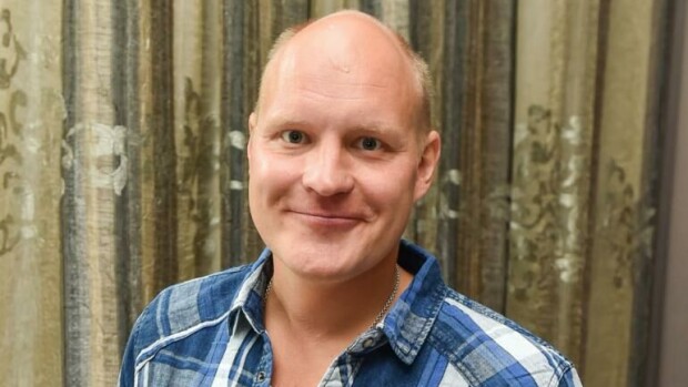 Karmeaa hurjastelua! Kalle Palander kaahaili öky-Audilla 160 km/h lasissa, ja sometti samalla Kalle Palander poseeraa Seiskalle