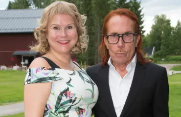 Kovakuntoinen Mattiesko Hytönen, 73, ja näyttävä Heidi Strömmer: Olemme susipari!