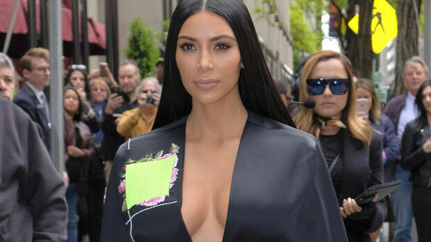 Kim Kardashian loksautti leuat: nännit suorastaan huusivat huomiota – kuvat! Kim Kardashian