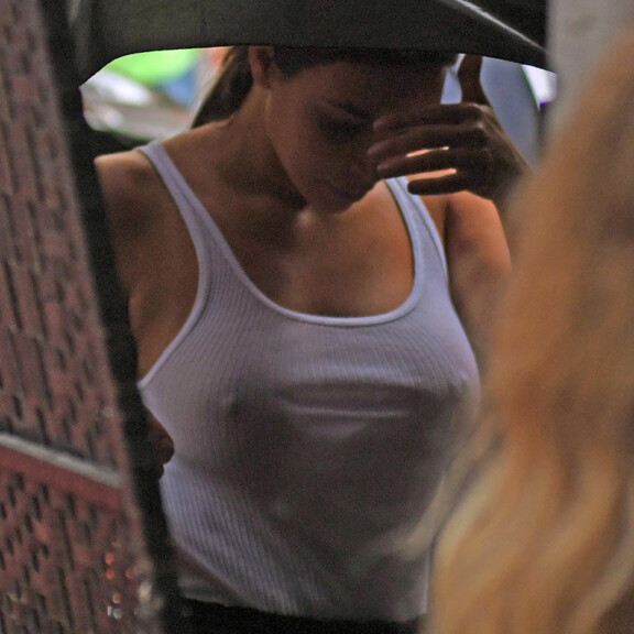 Kim Kardashian loksautti leuat: nännit suorastaan huusivat huomiota – kuvat! Kim Kardashian