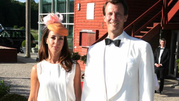 Tanskan prinssi Joachimin aviokriisi selätetty? Kuherteli rantalomalla prinsessa Marien kanssa – kuva! Joachim ja Marie Tanska