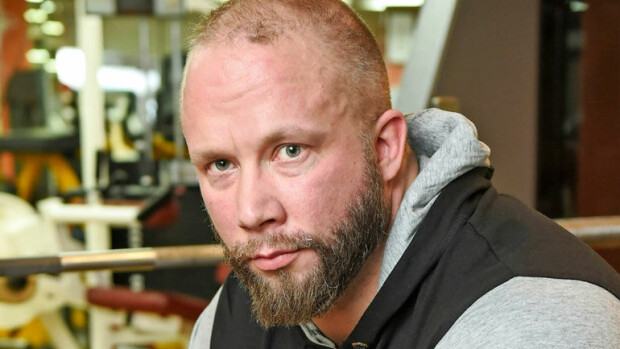 Kirjailija ja ex-gangsteri Marko Lönnqvistiä epäillään pahoinpitelystä – kävi 19-vuotiaan päälle Guns N’ Rosesin keikan jälkeen! Marko Lönnqvist
