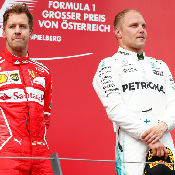 Vielä sunnuntaina Vettel seisoi Itävallan F1-osakilpailun voittaneen Valtteri Bottaksen vierellä palkintopallilla. Vielä sunnuntaina Vettel seisoi Itävallan osakilpailun voittaneen Valtteri Bottaksen vierellä palkintopallilla.