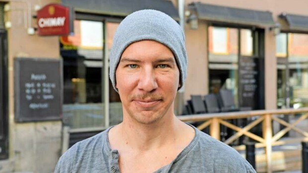 Aku Hirviniemen känniörvellys päättyi nolosti: käännytettiin ravintolan ovelta ja oksensi taksiin - kuva! Aku Hirviniemen känni-ilta sani nolon lopun.