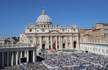 Poliisi keskeytti homo-orgiat Vatikaanissa!